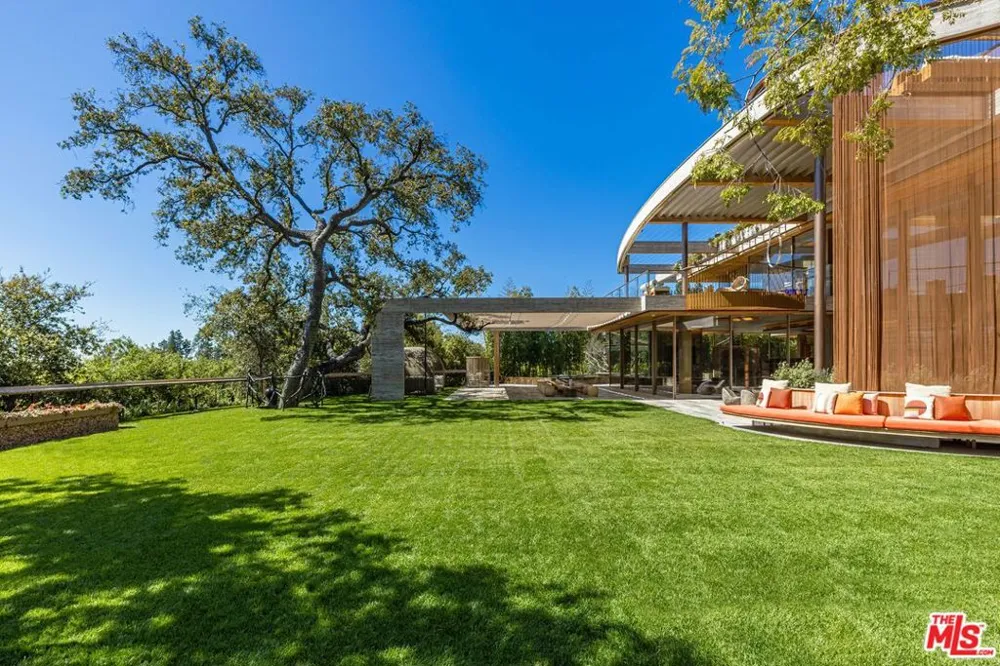 607 Siena Way Los Angeles, CA 90077