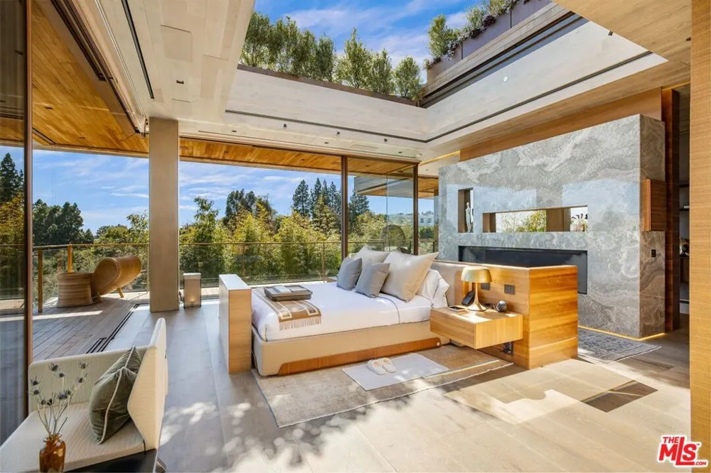 607 Siena Way Los Angeles, CA 90077