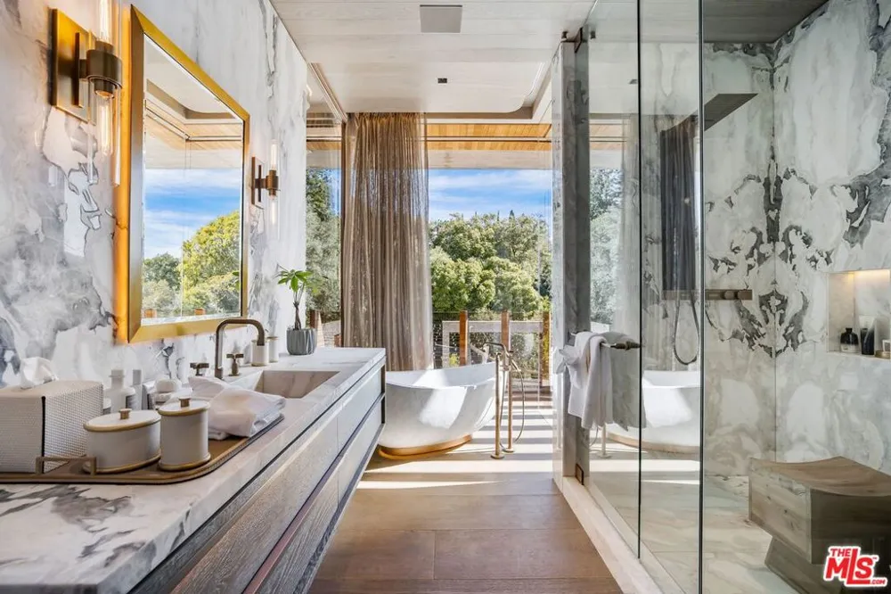 607 Siena Way Los Angeles, CA 90077