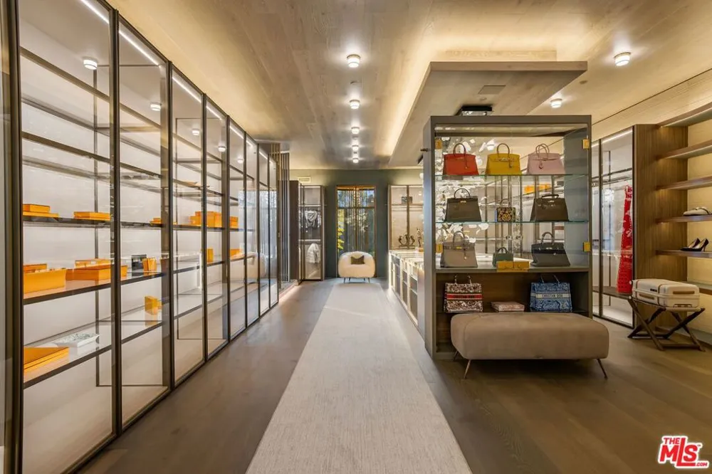 607 Siena Way Los Angeles, CA 90077