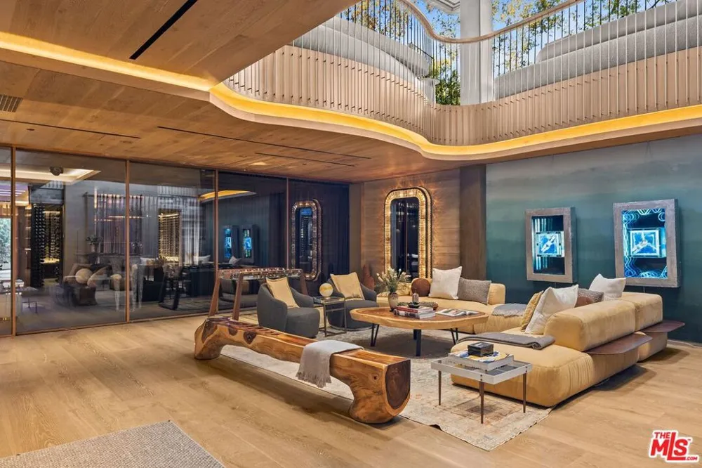 607 Siena Way Los Angeles, CA 90077