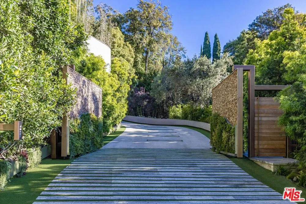607 Siena Way Los Angeles, CA 90077