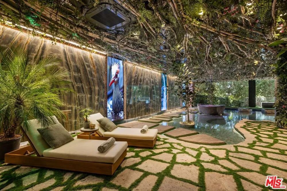 607 Siena Way Los Angeles, CA 90077