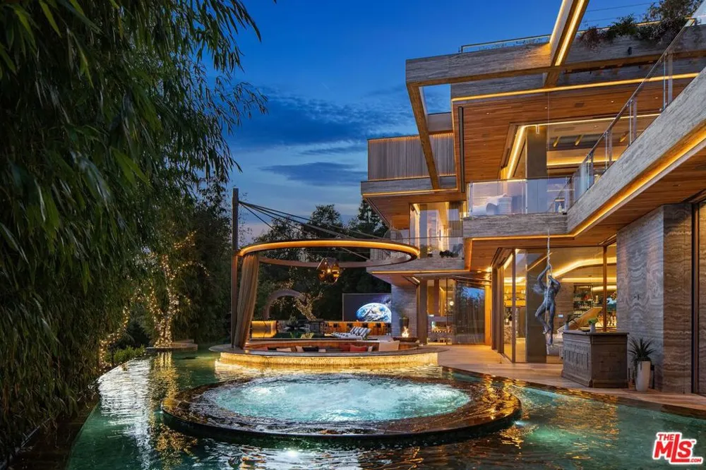 607 Siena Way Los Angeles, CA 90077