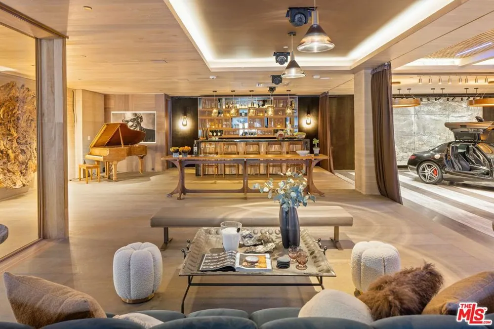 607 Siena Way Los Angeles, CA 90077