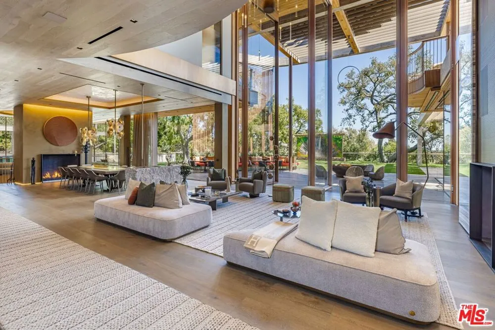 607 Siena Way Los Angeles, CA 90077