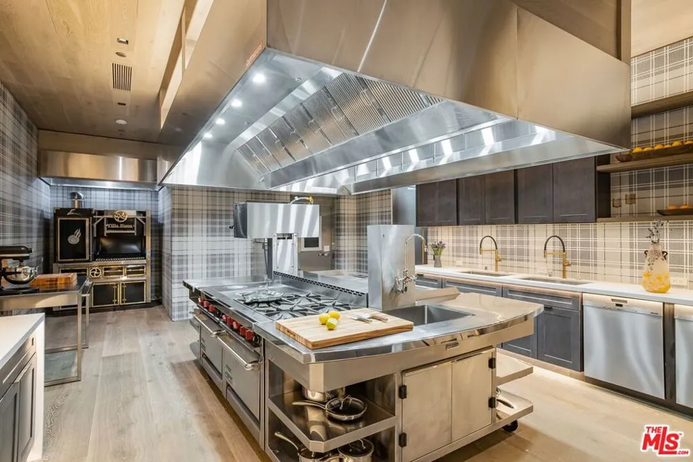 607 Siena Way Los Angeles, CA 90077
