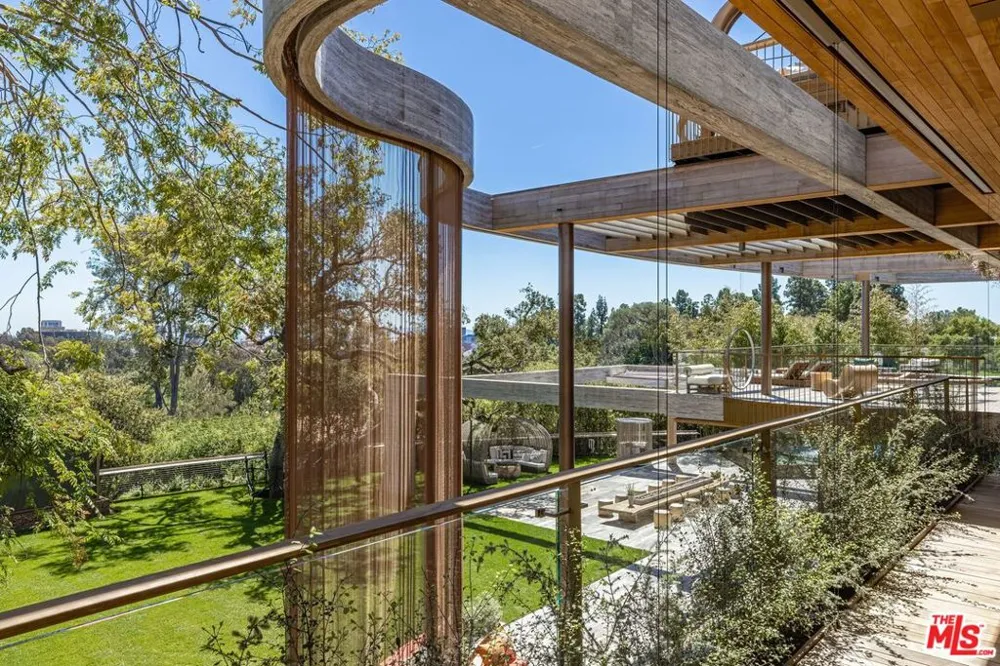 607 Siena Way Los Angeles, CA 90077