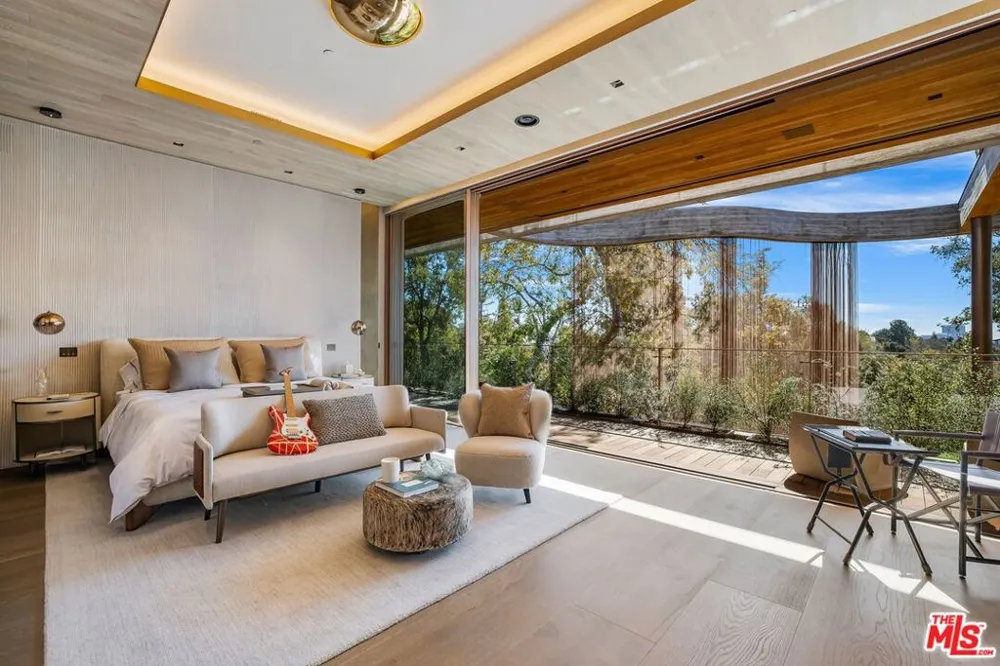 607 Siena Way Los Angeles, CA 90077