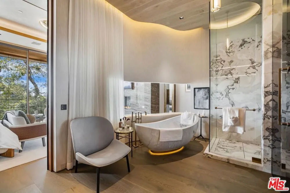 607 Siena Way Los Angeles, CA 90077