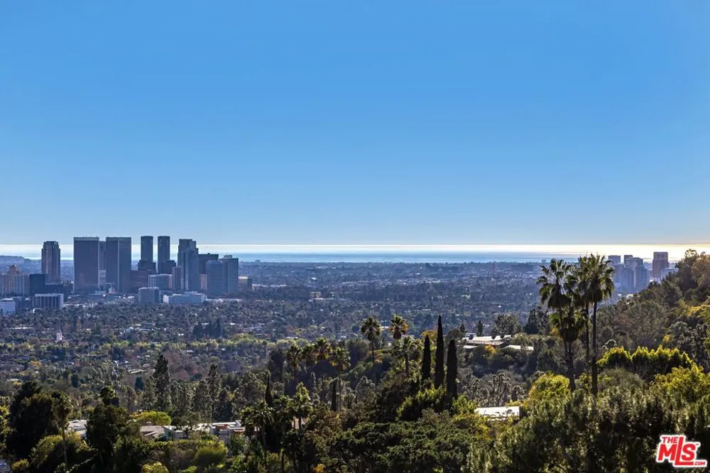 607 Siena Way Los Angeles, CA 90077