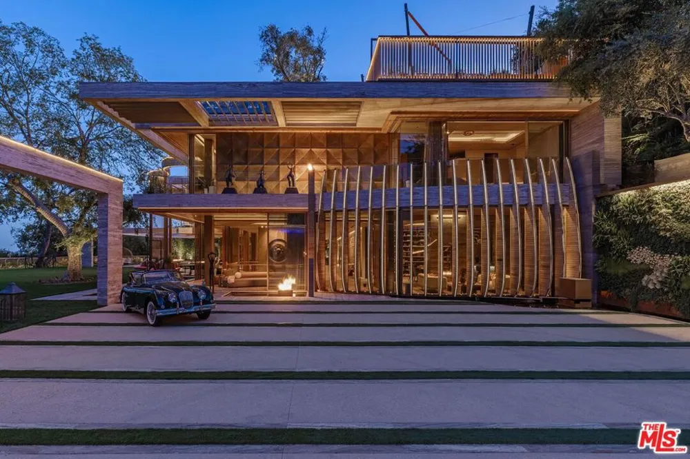 607 Siena Way Los Angeles, CA 90077