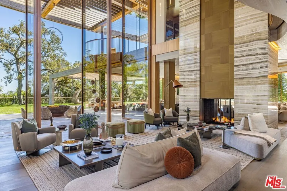 607 Siena Way Los Angeles, CA 90077
