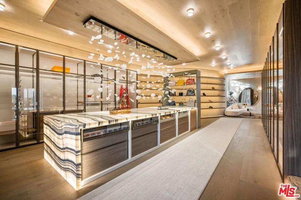 607 Siena Way Los Angeles, CA 90077