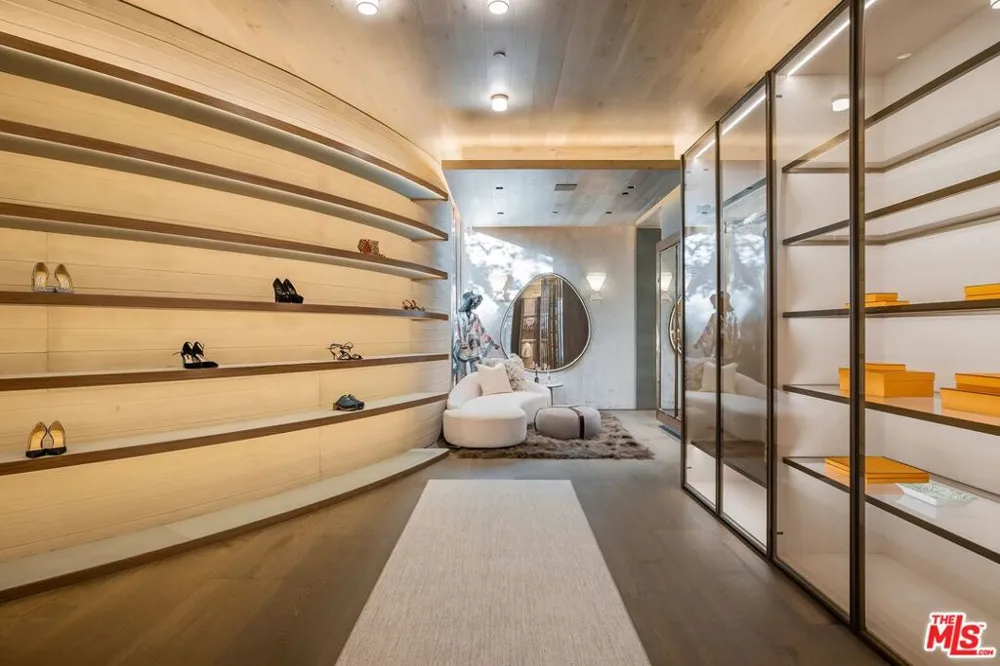 607 Siena Way Los Angeles, CA 90077