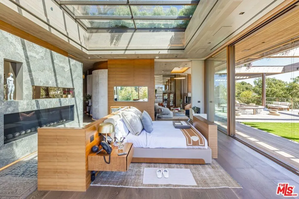 607 Siena Way Los Angeles, CA 90077