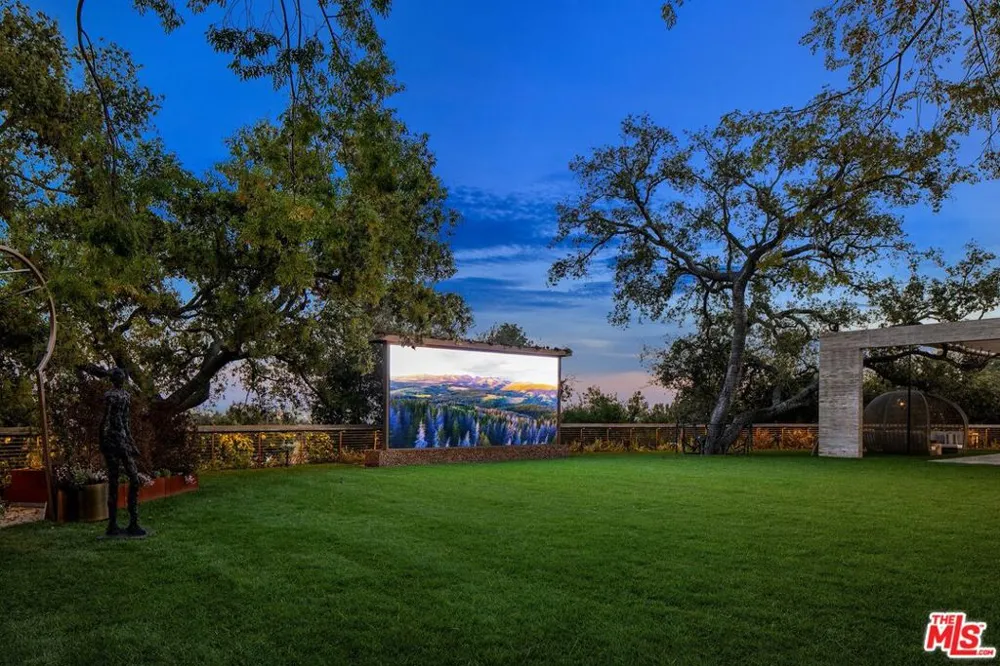 607 Siena Way Los Angeles, CA 90077