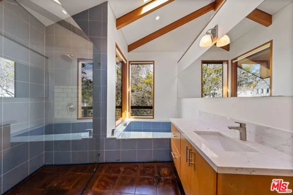 785 Napoli Drive Pacific Palisades, CA 90272
