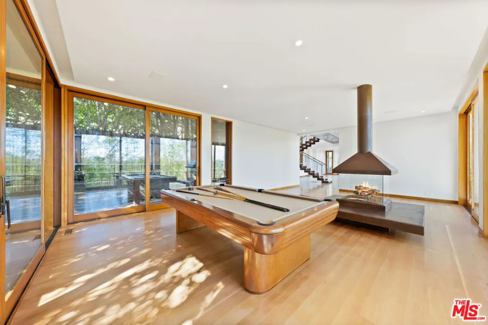 785 Napoli Drive Pacific Palisades, CA 90272