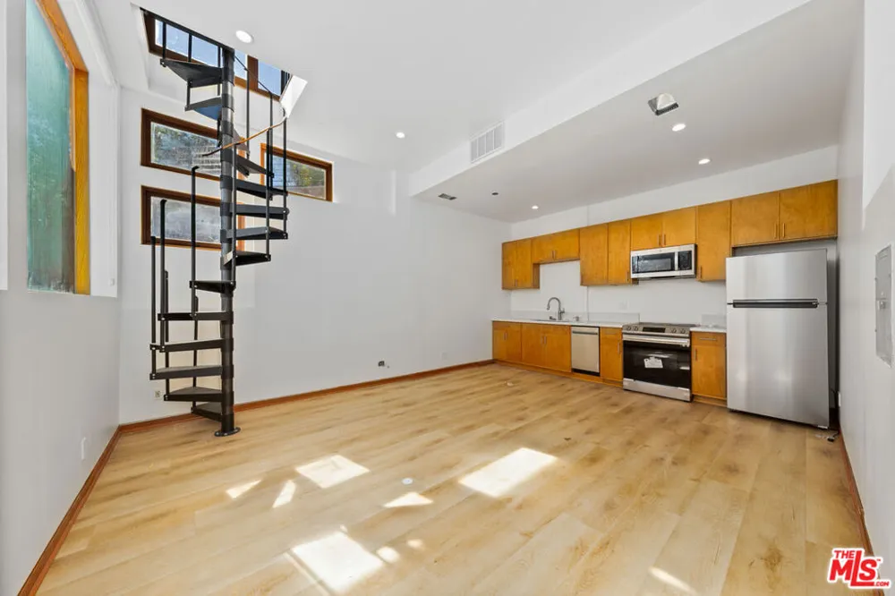 785 Napoli Drive Pacific Palisades, CA 90272