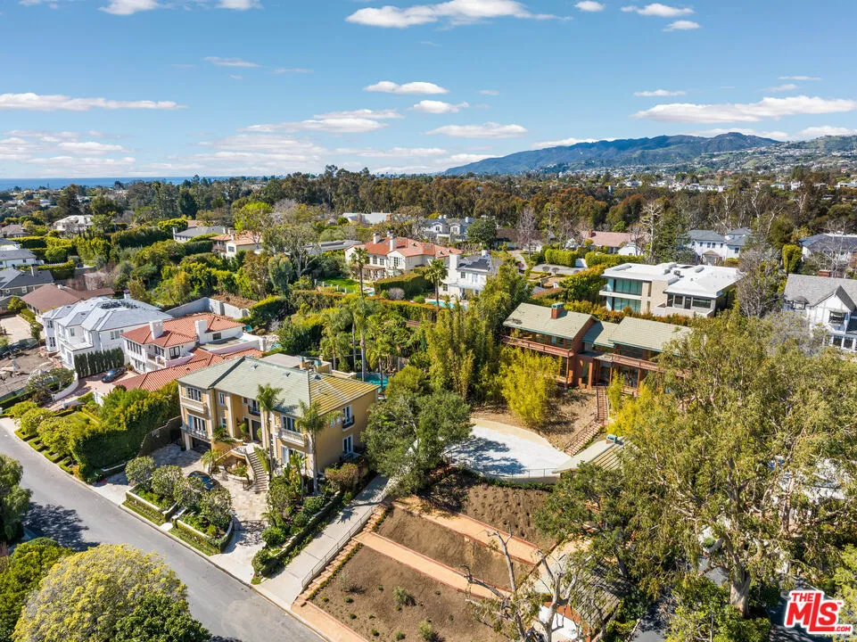 785 Napoli Drive Pacific Palisades, CA 90272