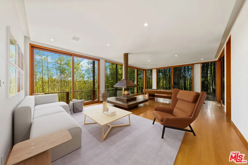 785 Napoli Drive Pacific Palisades, CA 90272
