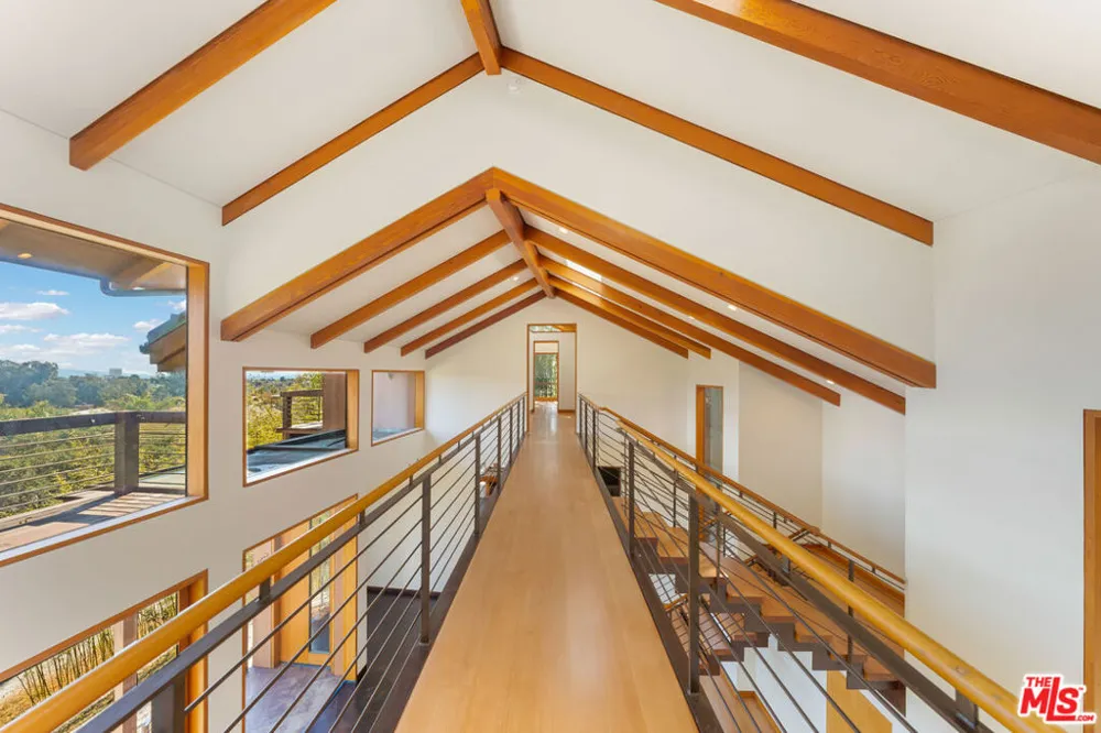 785 Napoli Drive Pacific Palisades, CA 90272