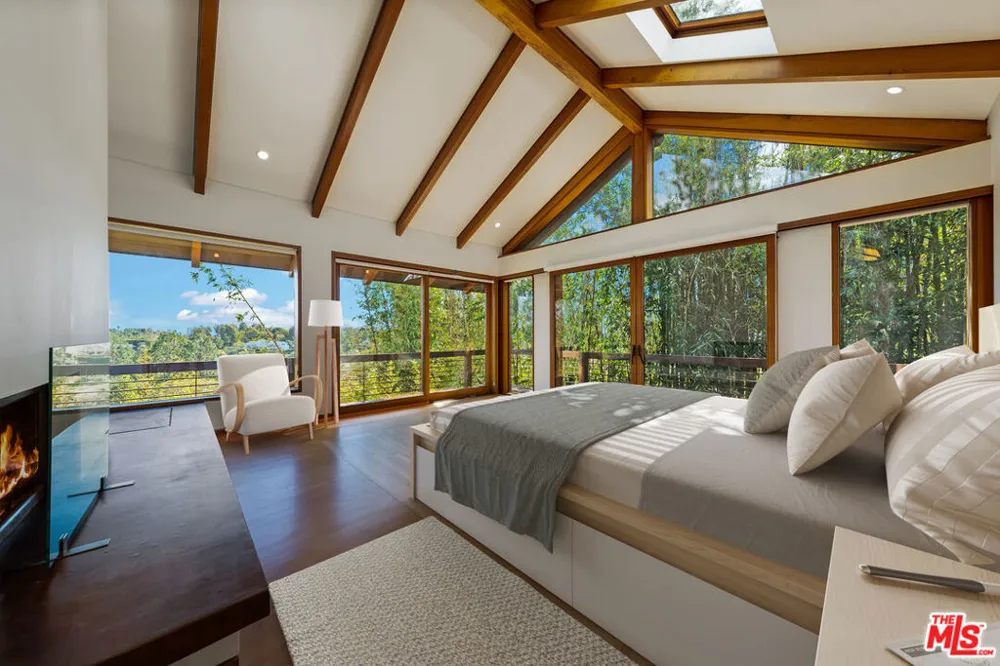 785 Napoli Drive Pacific Palisades, CA 90272