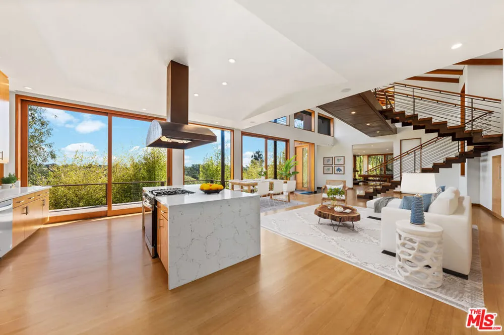 785 Napoli Drive Pacific Palisades, CA 90272