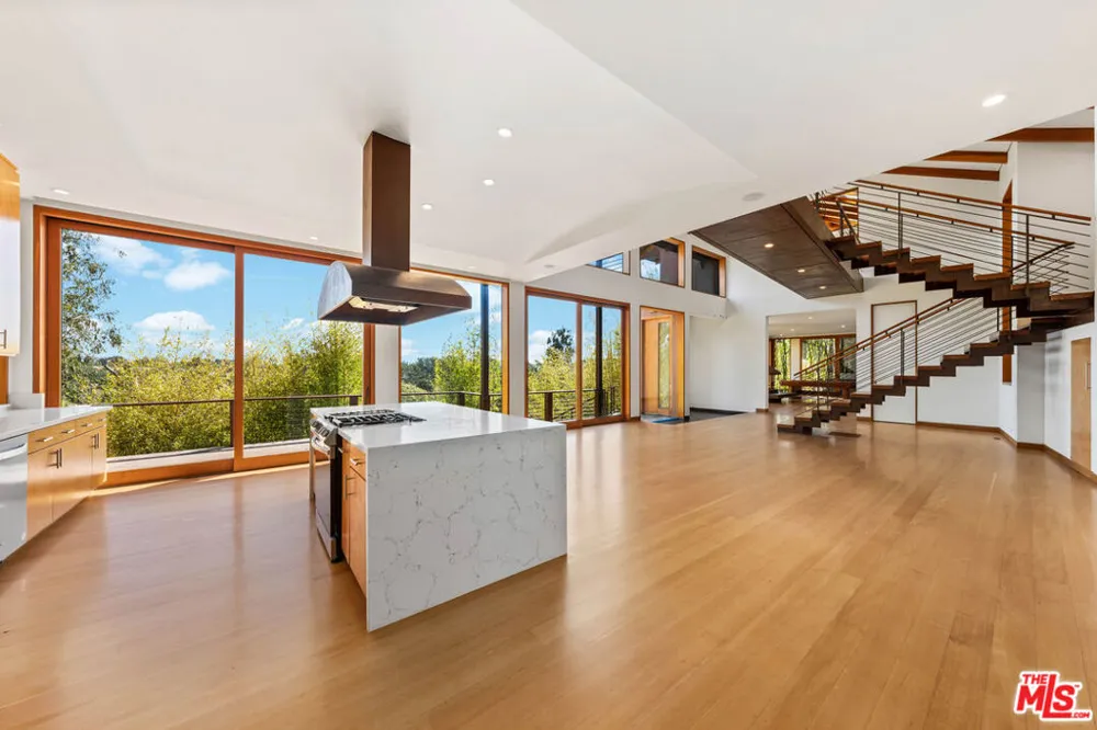 785 Napoli Drive Pacific Palisades, CA 90272