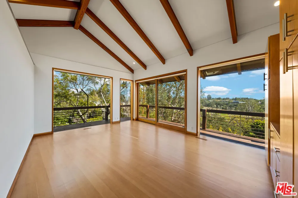 785 Napoli Drive Pacific Palisades, CA 90272