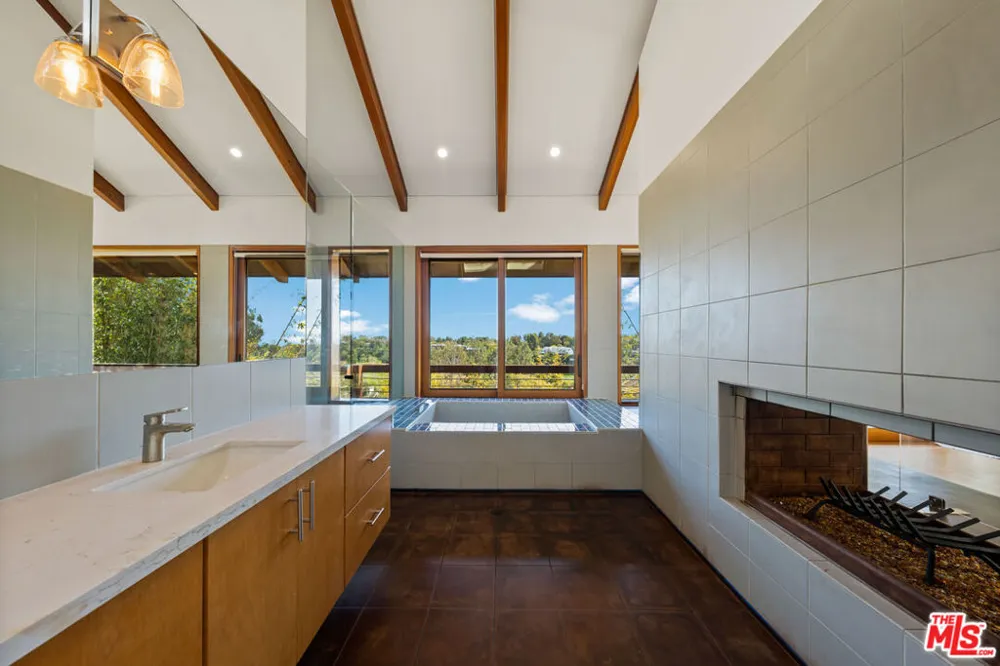 785 Napoli Drive Pacific Palisades, CA 90272