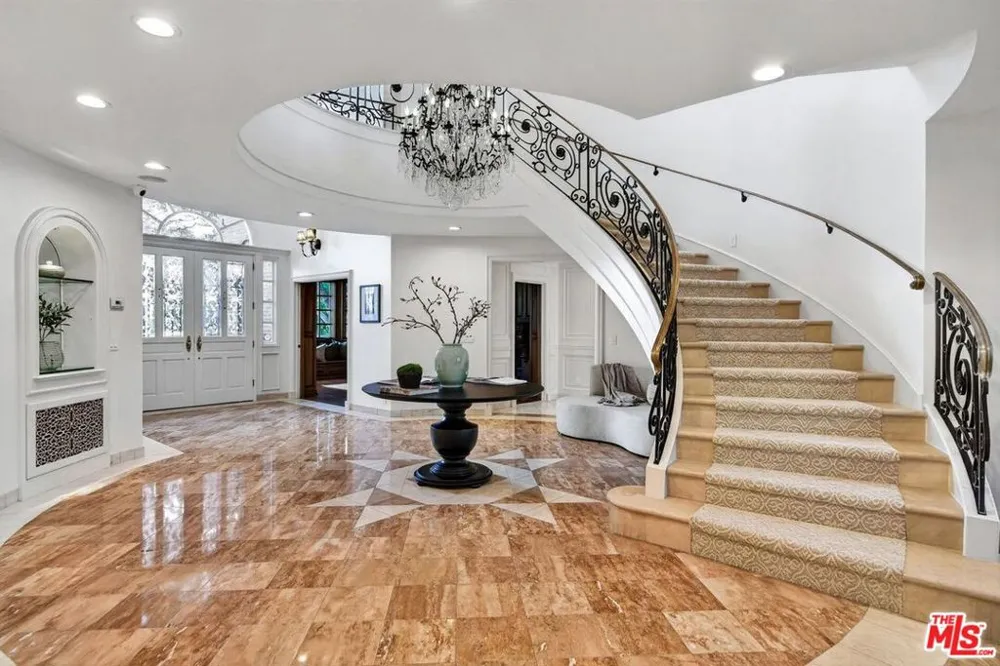 12053 Crest Court Los Angeles, CA 90210
