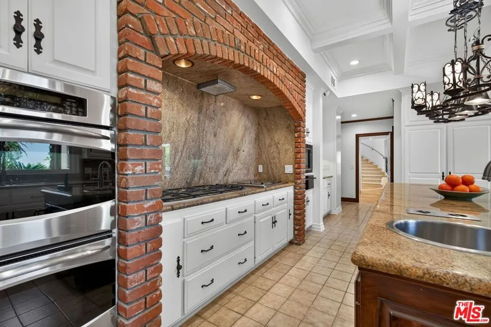 12053 Crest Court Los Angeles, CA 90210