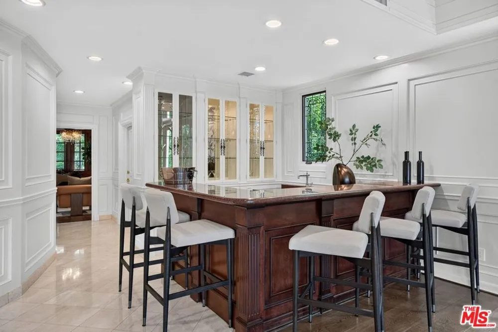 12053 Crest Court Los Angeles, CA 90210