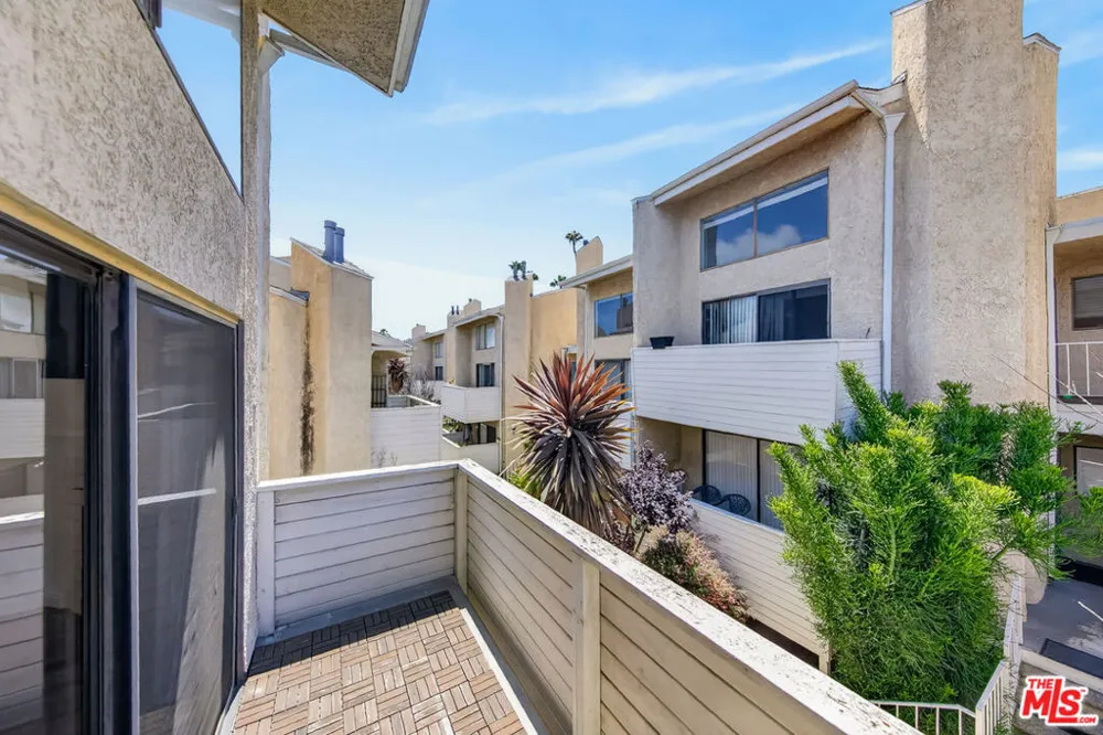 10521 National Boulevard #214 Los Angeles, CA 90034