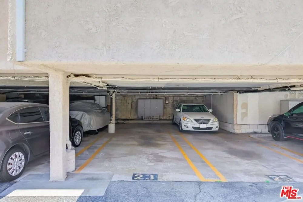 10521 National Boulevard #214 Los Angeles, CA 90034