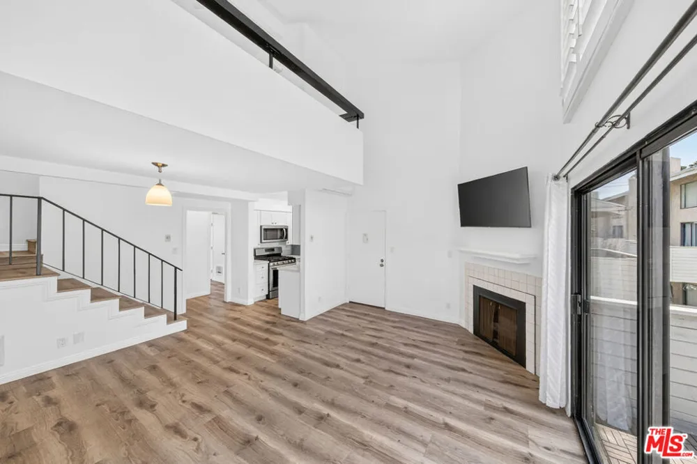 10521 National Boulevard #214 Los Angeles, CA 90034