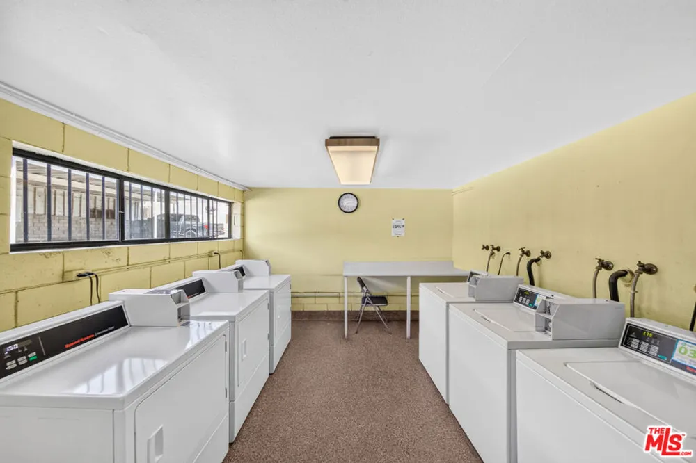 10521 National Boulevard #214 Los Angeles, CA 90034