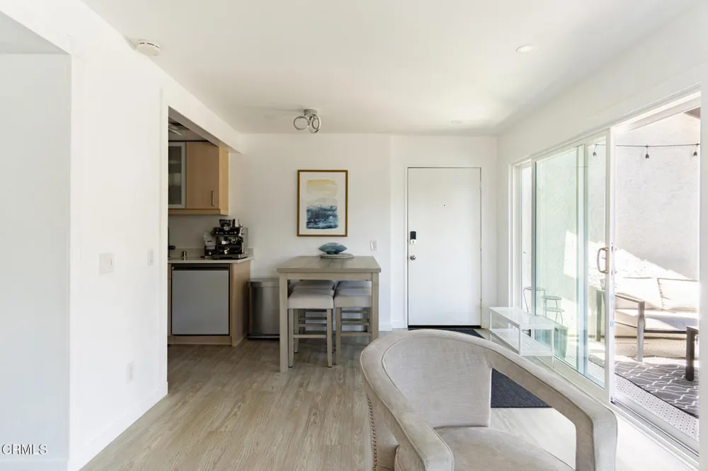 1340 E Hillcrest Drive #6 Thousand Oaks, CA 91362