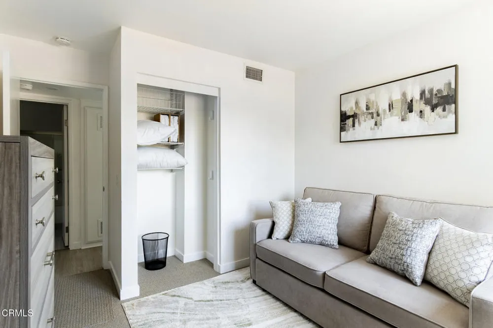 1340 E Hillcrest Drive #6 Thousand Oaks, CA 91362