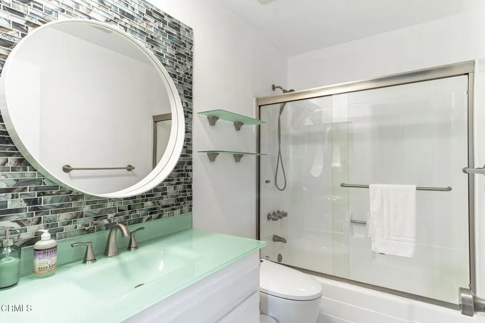 1340 E Hillcrest Drive #6 Thousand Oaks, CA 91362