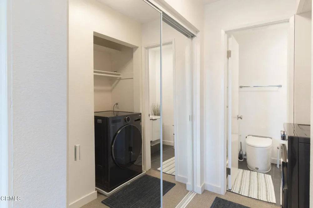 1340 E Hillcrest Drive #6 Thousand Oaks, CA 91362