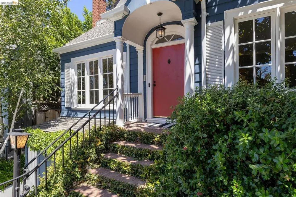 73 Oakmont Ave Piedmont, CA 94610