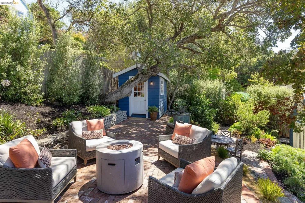 73 Oakmont Ave Piedmont, CA 94610