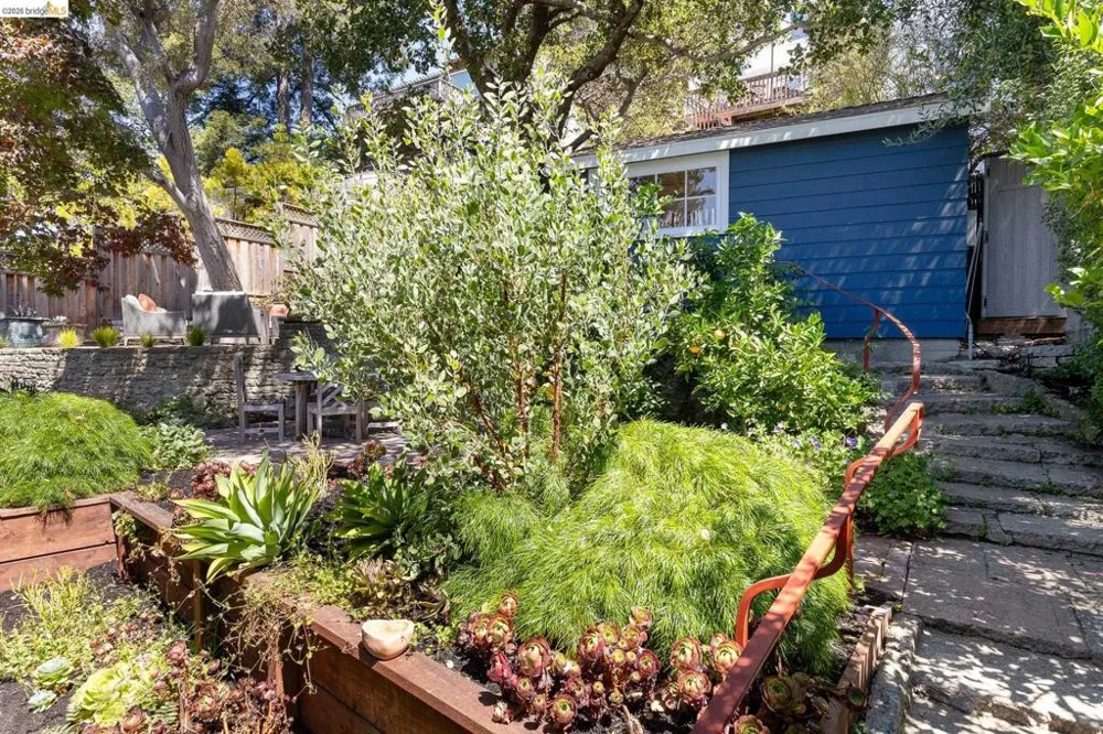 73 Oakmont Ave Piedmont, CA 94610