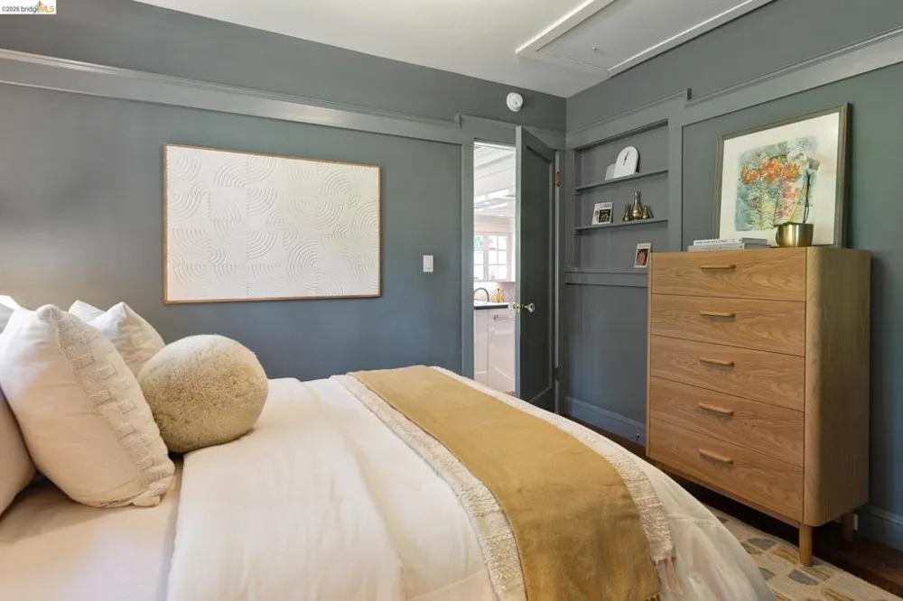 73 Oakmont Ave Piedmont, CA 94610
