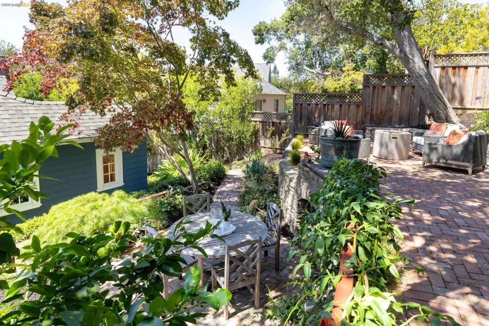 73 Oakmont Ave Piedmont, CA 94610