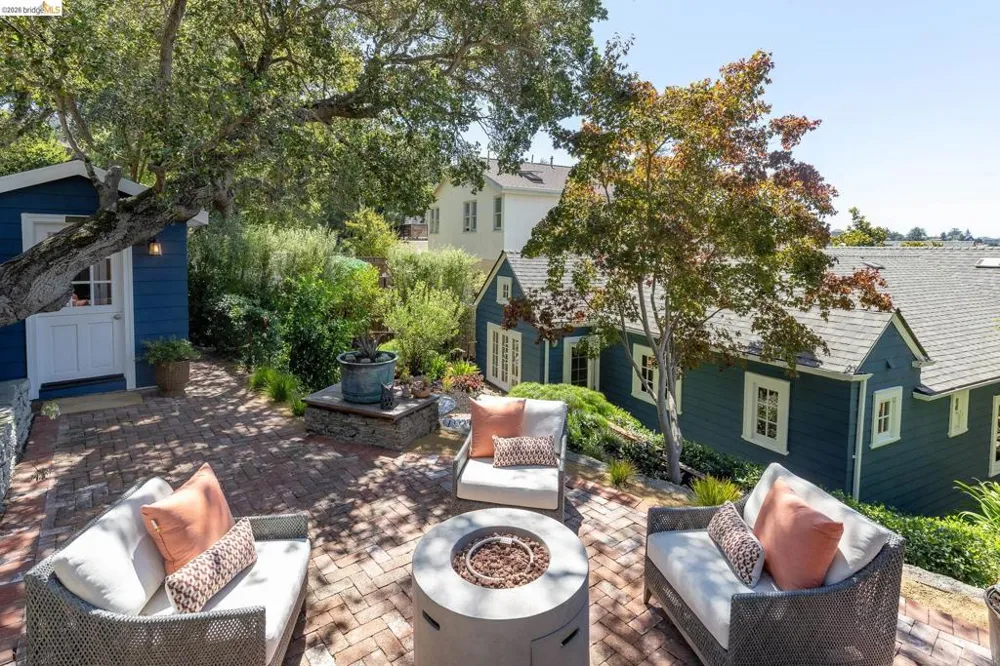 73 Oakmont Ave Piedmont, CA 94610