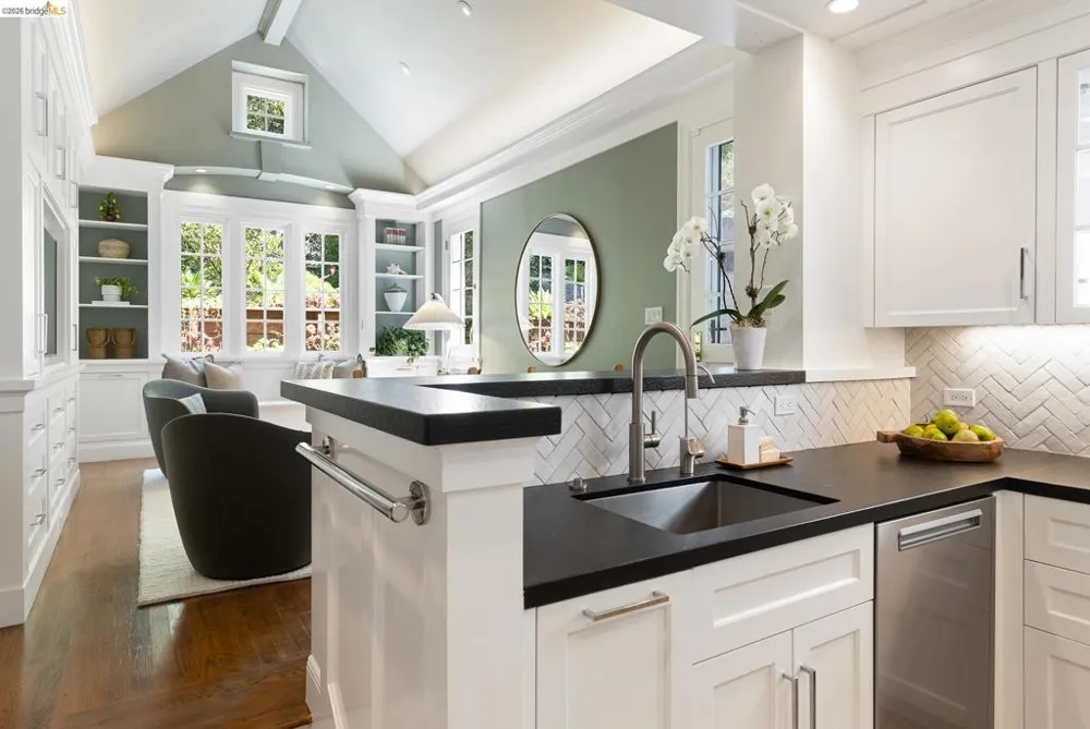 73 Oakmont Ave Piedmont, CA 94610